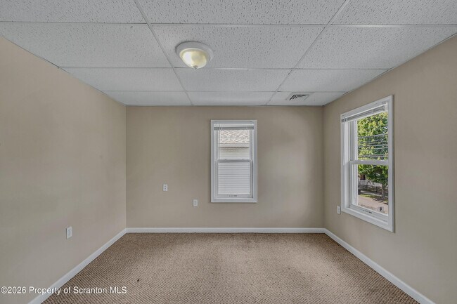 Building Photo - 538 River St