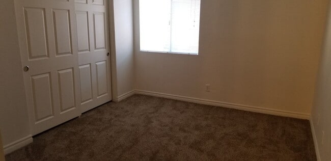 Building Photo - Beautiful 2 bedroom condo for Rent