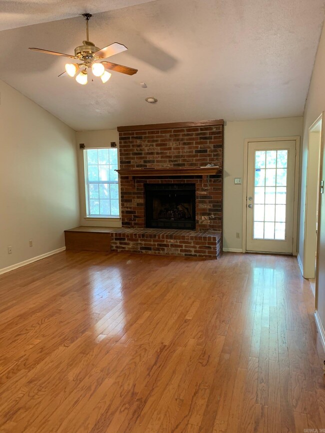 Building Photo - 2314 Peach Tree Dr