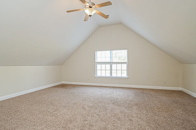 Building Photo - 1565 Bridgecrest Dr