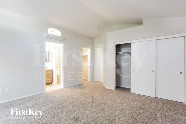 Building Photo - 2114 W San Miguel Ave