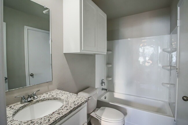 Building Photo - Remodeled 2 bedroom 2 bath
