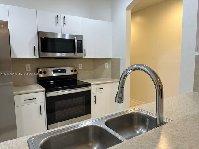 Building Photo - 955 NE 42nd Terrace