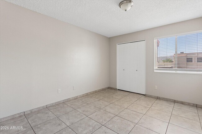 Building Photo - 407 E Pecan Rd