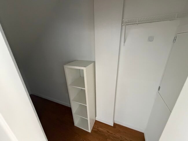 Building Photo - 1347 N Sedgwick St