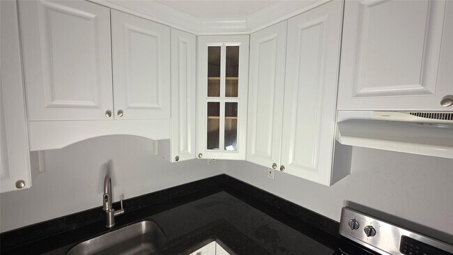 Building Photo - 200 S Birch Rd