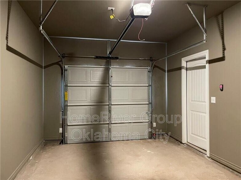 Building Photo - 1001 SW 91st St