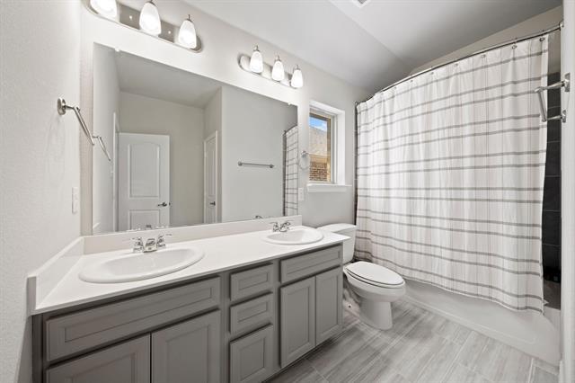 Building Photo - 2093 Almassera Dr