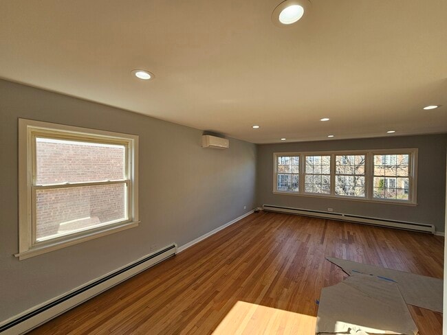 Building Photo - 2909 N Austin Ave