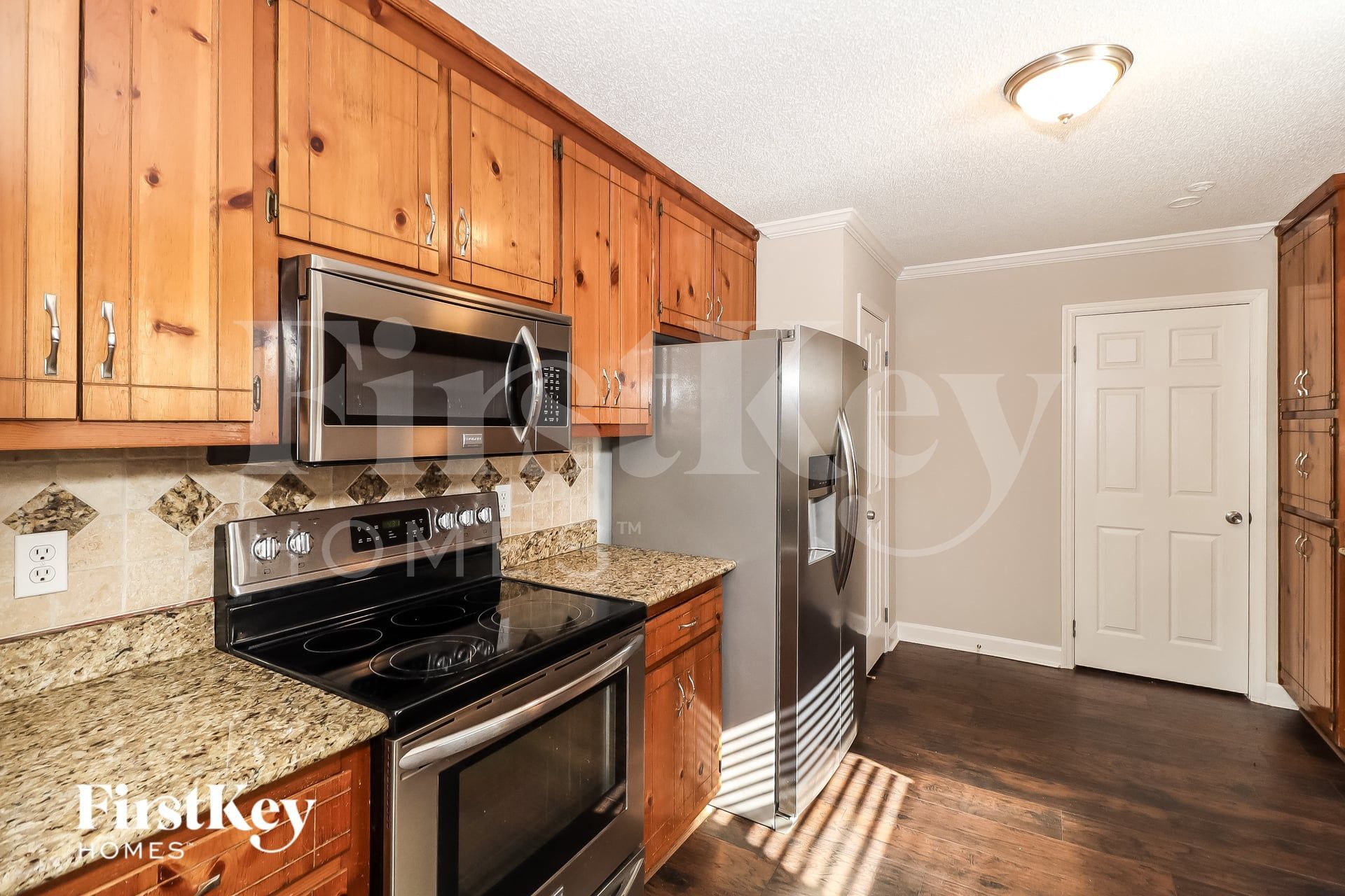 Building Photo - 4565 Bonneville Dr