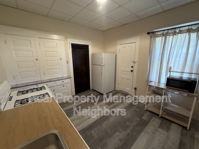 Building Photo - 216 Lafayette Ave NE