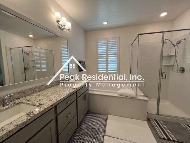 Building Photo - Updated Elk Grove 3bd/2.5ba Home with 2 Ca...