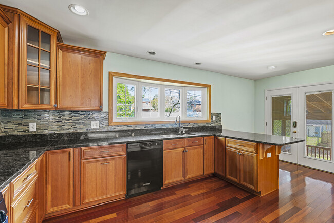Building Photo - 2023 Rollingwood Rd