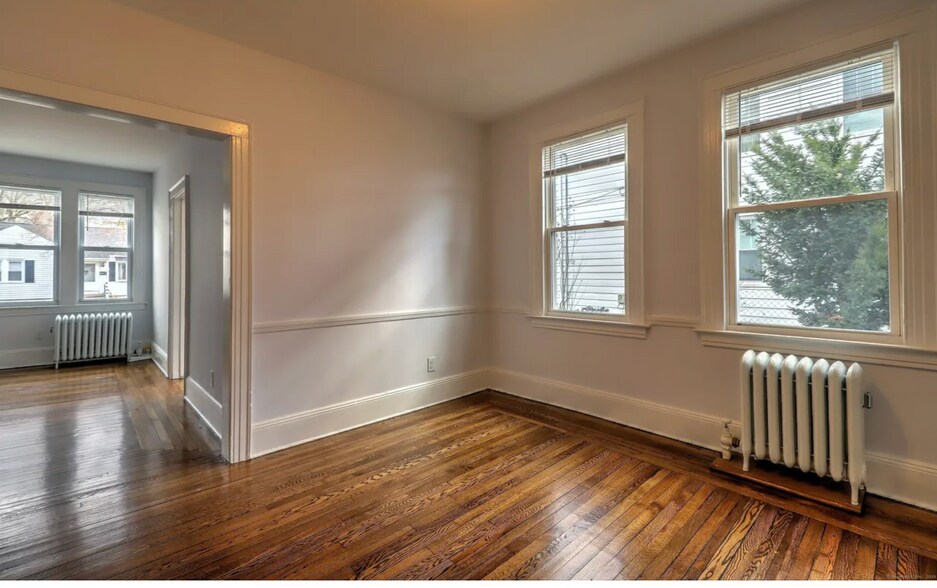 Building Photo - 48 Anthony St