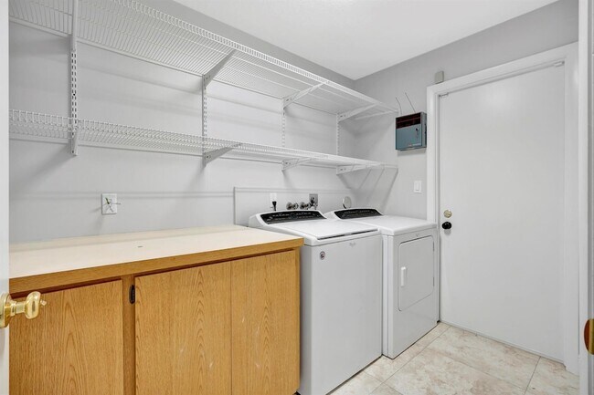 Building Photo - 143 Cape Pointe Cir