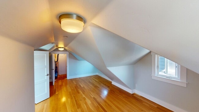 Building Photo - Spacious 4 Bed and 3 Bath Home in Coronado...