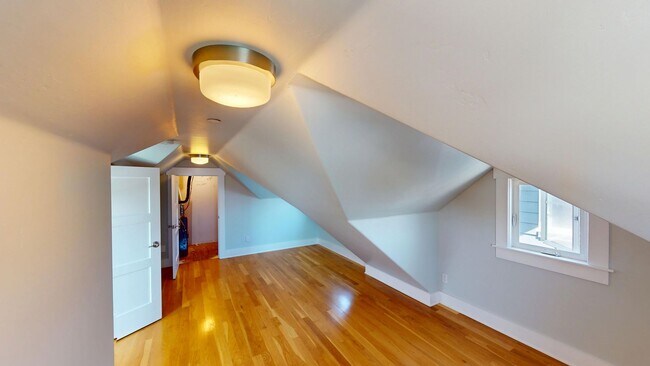 Building Photo - Spacious 4 Bed and 3 Bath Home in Coronado's Village