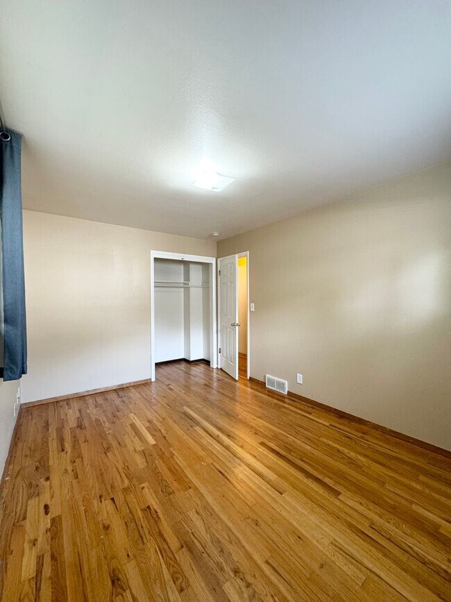 Building Photo - 3 Bed/1 Bath Home Near CSU!