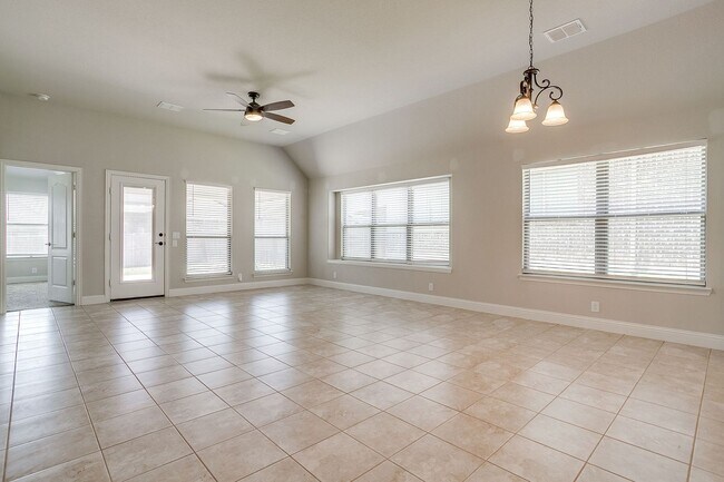 Building Photo - Amazing 3 Bed, 2 Bath Rental Available in the Highly Desirable Live Oak Creek- WSISD- 76108