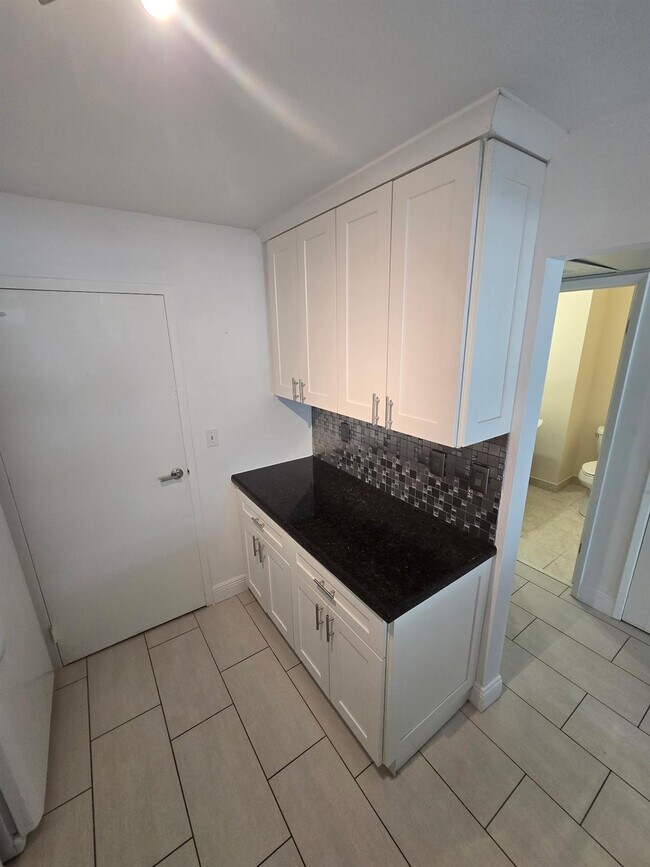 Building Photo - 336 N Birch Rd