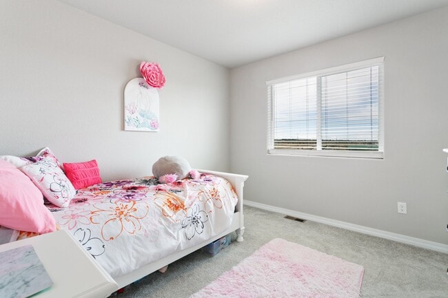 Building Photo - 7427 Gorgeted Quail Grv