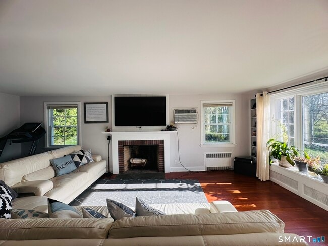 Building Photo - 37 Weed St