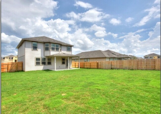 Building Photo - GORGEOUS 4BR 2.5 BATH WITH LOTS OF NEIGHBO...