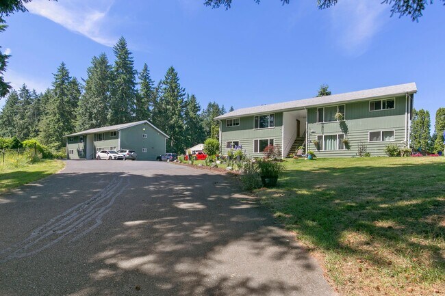 Building Photo - $1,500 - 2 Bed / 1 Bath - Recently Renovated in Private Setting