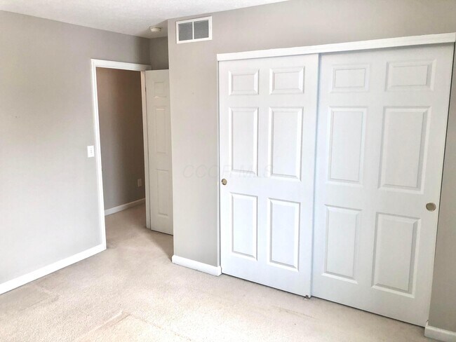 Building Photo - 2916 Abbey Knoll Dr