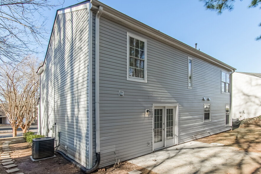 Building Photo - 1902 Shadbark Ct