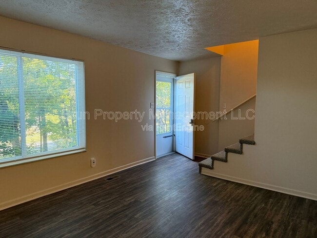 Building Photo - 1204 Glade Hill Dr