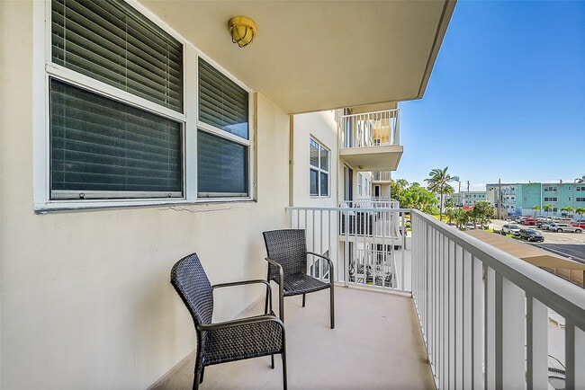 Building Photo - 1401 S Ocean Dr