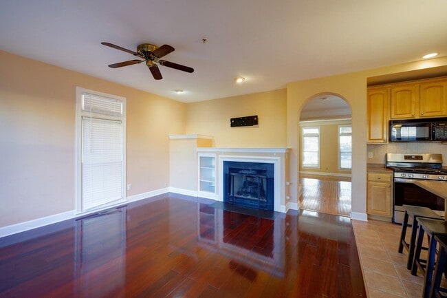 Building Photo - Luxury Townhome in the Heart of the Kentlands