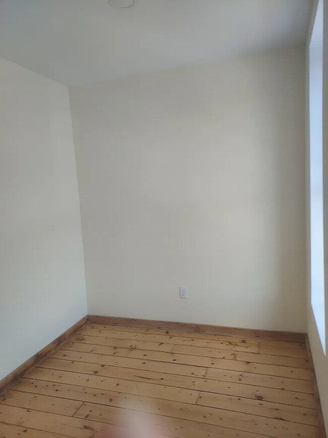 Building Photo - 257 3rd St