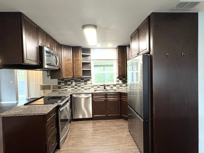 Building Photo - Beautiful 3 Bedroom Port Orange Home!