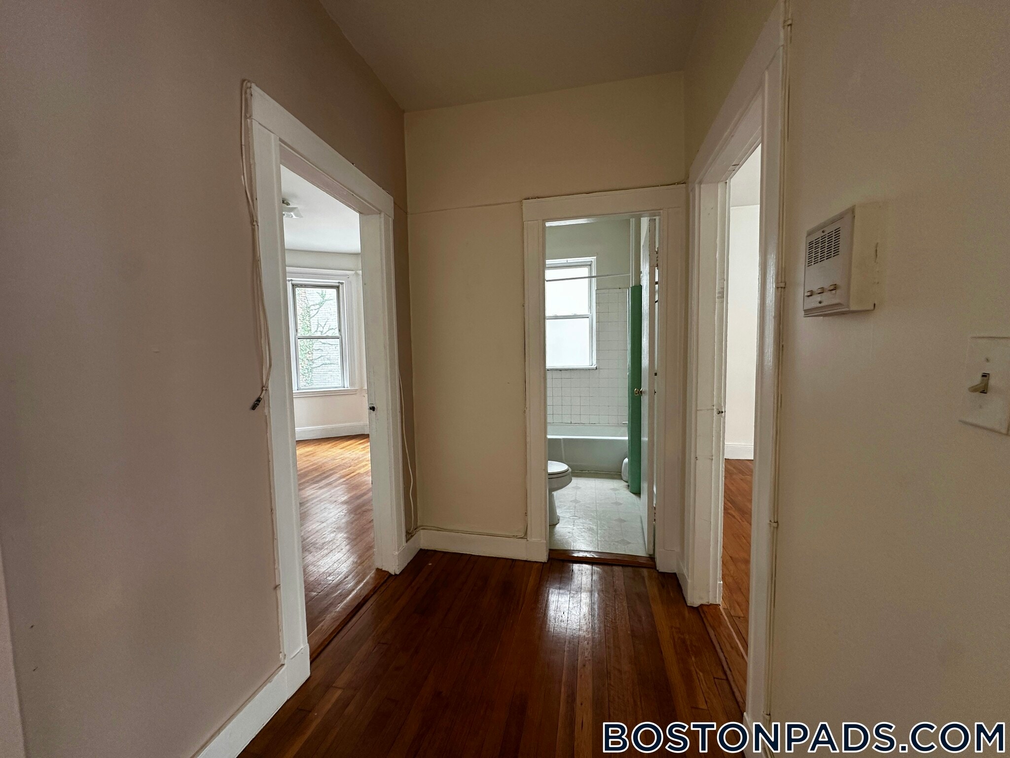 Building Photo - 229 Kelton St