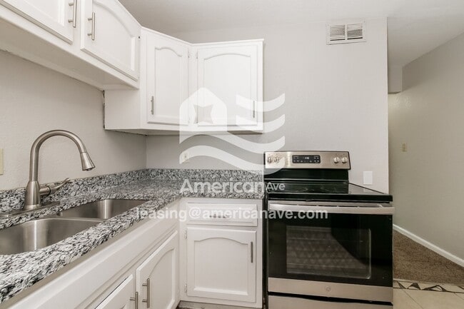 Building Photo - 6113 E 153 St