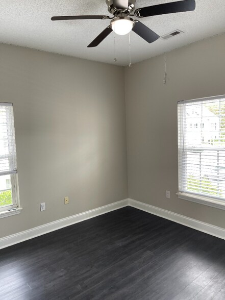 Building Photo - 5026 Belleglen Ct