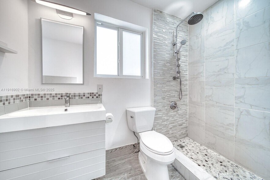 Building Photo - 845 NE 119th St