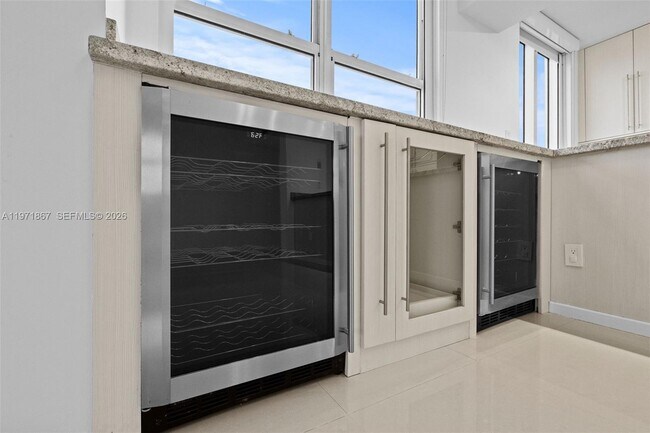 Building Photo - 650 West Ave