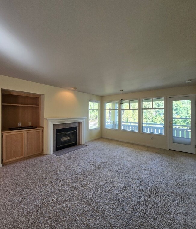 Building Photo - ***PENDING APPLICATIONS***2 Bedroom 1.75 B...