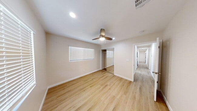 Building Photo - Easy Walk to Campus (Lease out, pending signatures. Check back in a few days!)