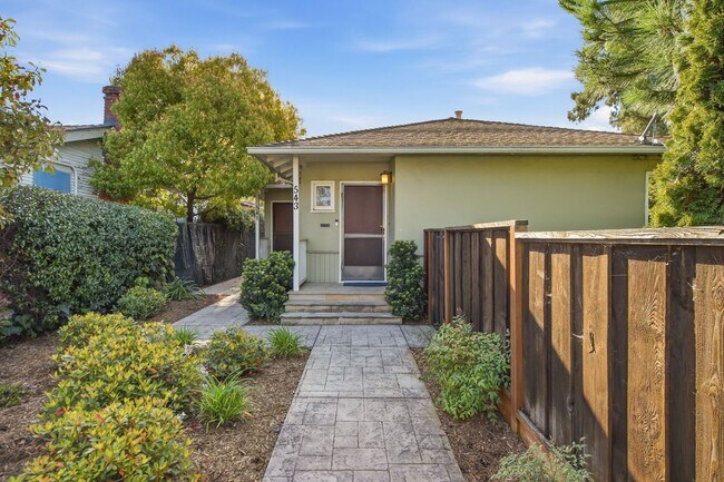 Building Photo - 541 Jackson Ave