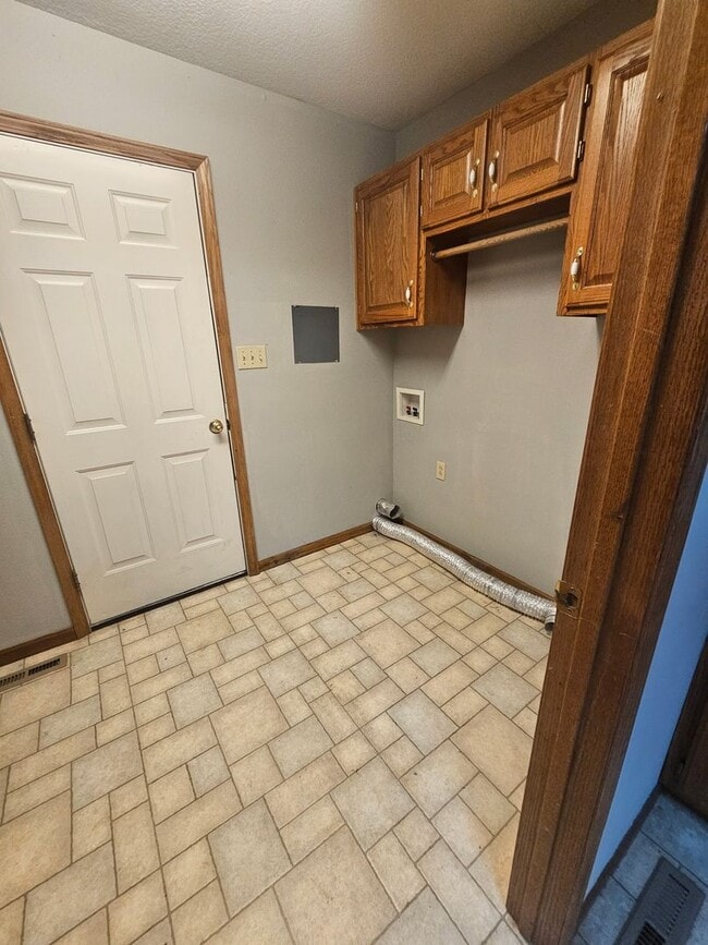 Building Photo - 522 E Park St