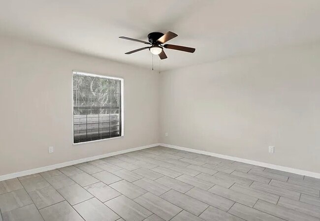 Building Photo - 116 SE 2nd Ave