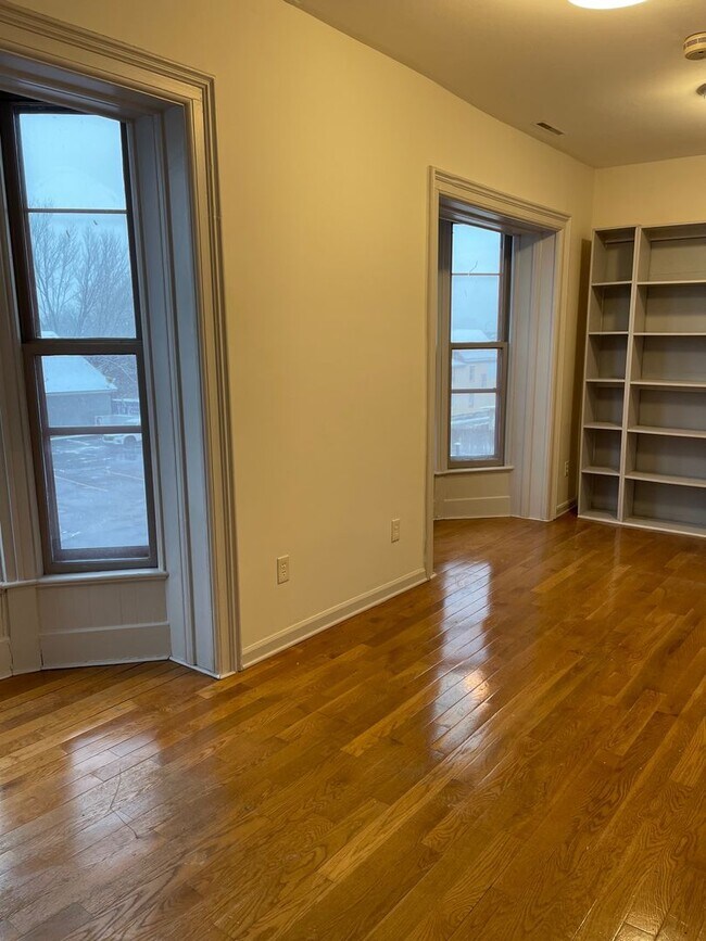 Building Photo - 300 Hawley Ave