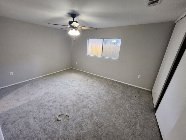 Building Photo - Move in ready. Fully remodeled