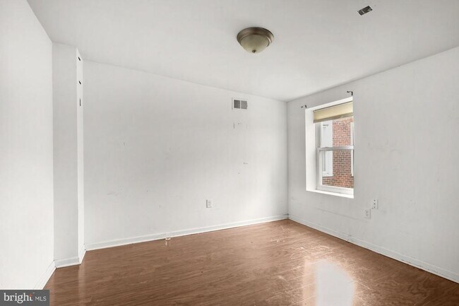 Building Photo - 1631 W Girard Ave
