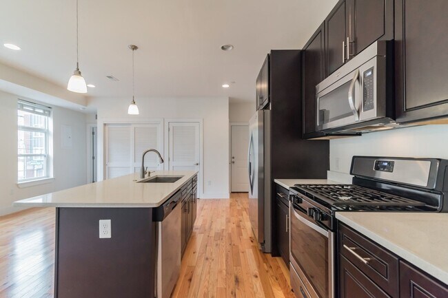 Building Photo - 916 N 19th St