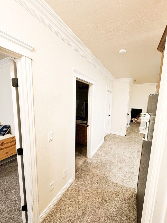 Building Photo - Beautiful Custom Home For Rent In Rexburg!